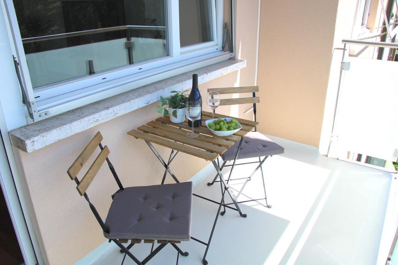 Cozy Apartment With Free Parking & Close To Lake Lugano Exterior photo