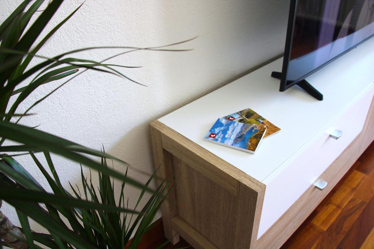 Cozy Apartment With Free Parking & Close To Lake Lugano Exterior photo